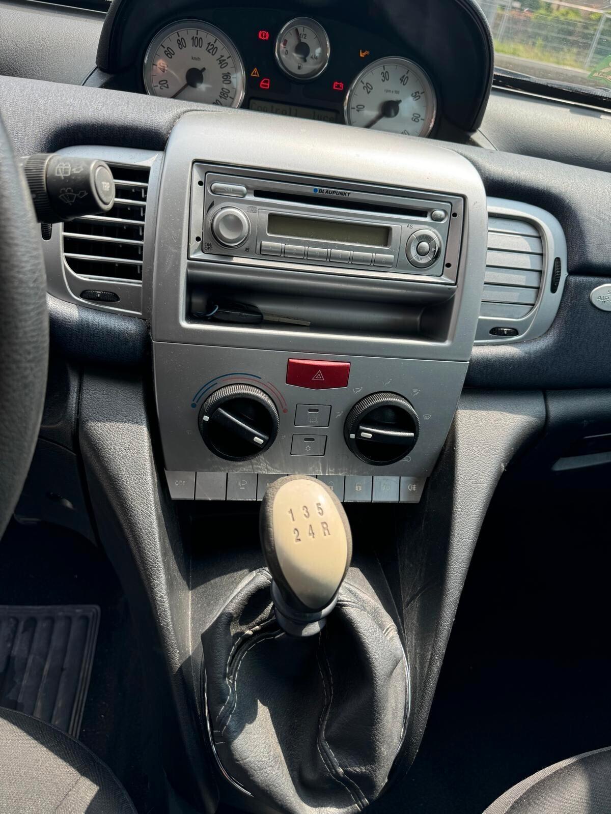 Lancia Ypsilon 1.2 Argento -Neopatentati