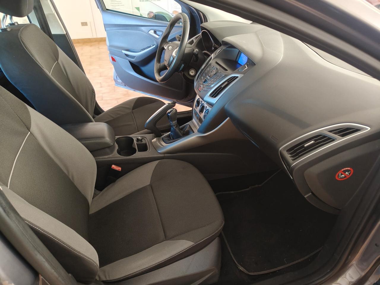 Ford Focus 1.6 105 CV