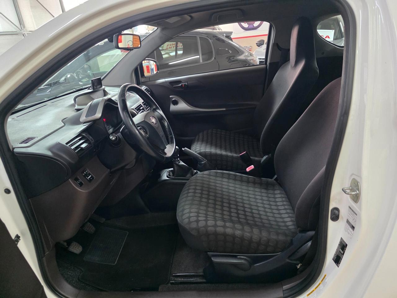 Toyota iQ 1.0 Lounge