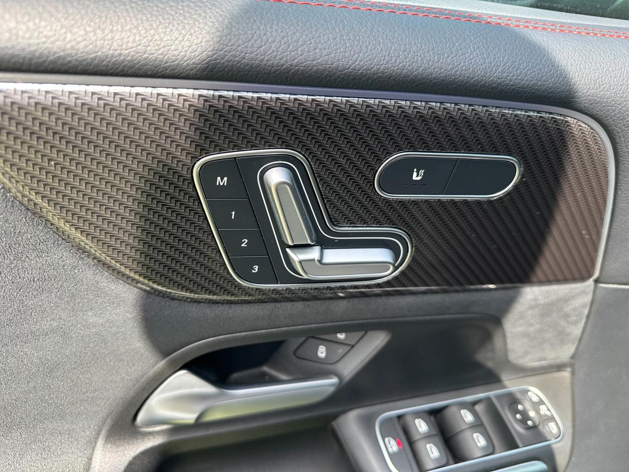 Mercedes-Benz GLB 200 PREMIUM PLUS*AMG*7 POSTI*TETTO*FULLLED*F1*KAMERA*