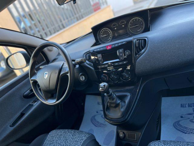 LANCIA Ypsilon 1.2 69 CV *Black Edition*