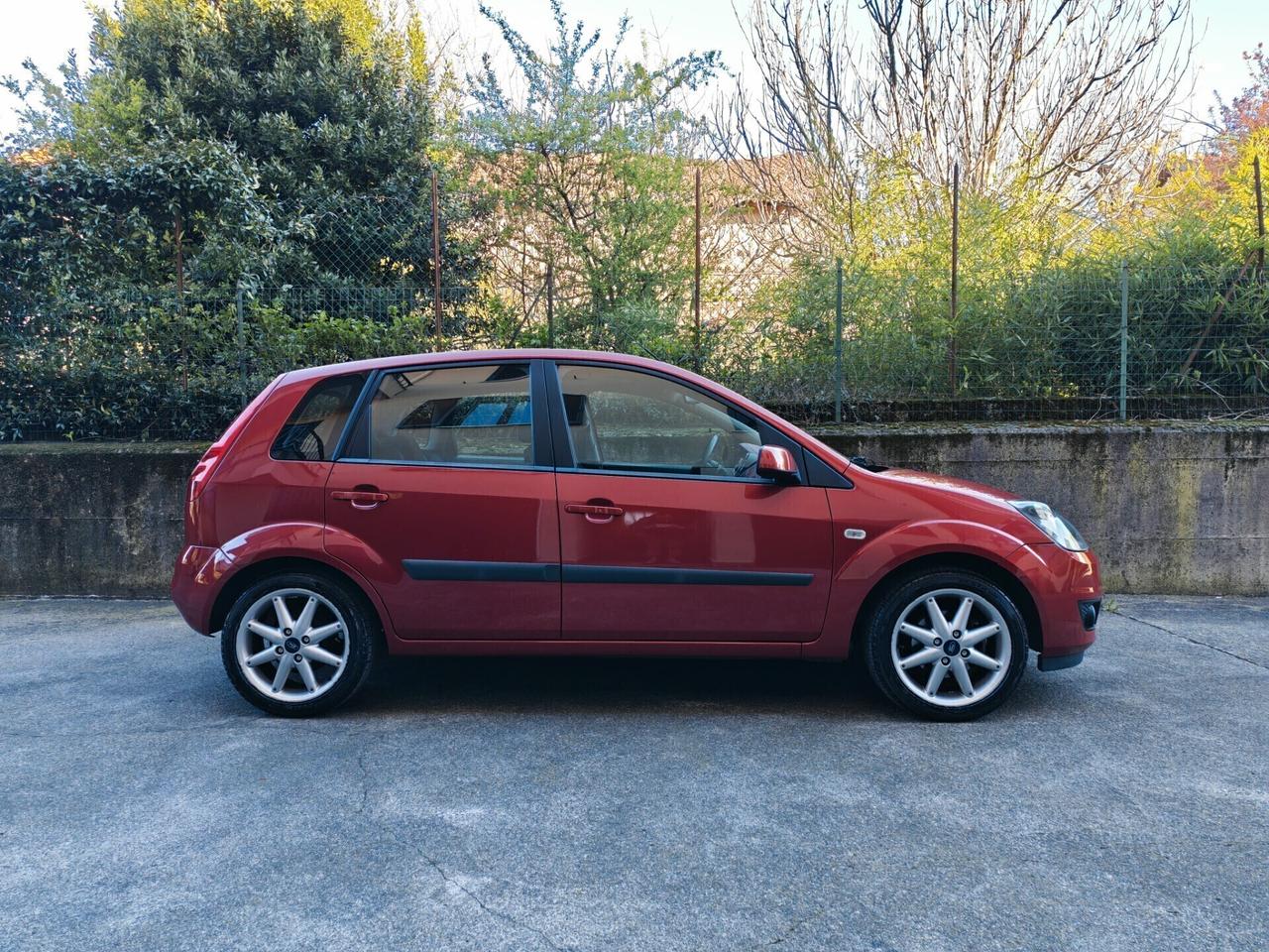 Ford Fiesta 1.2 BENZINA 75cv / 50.000km / Unipro