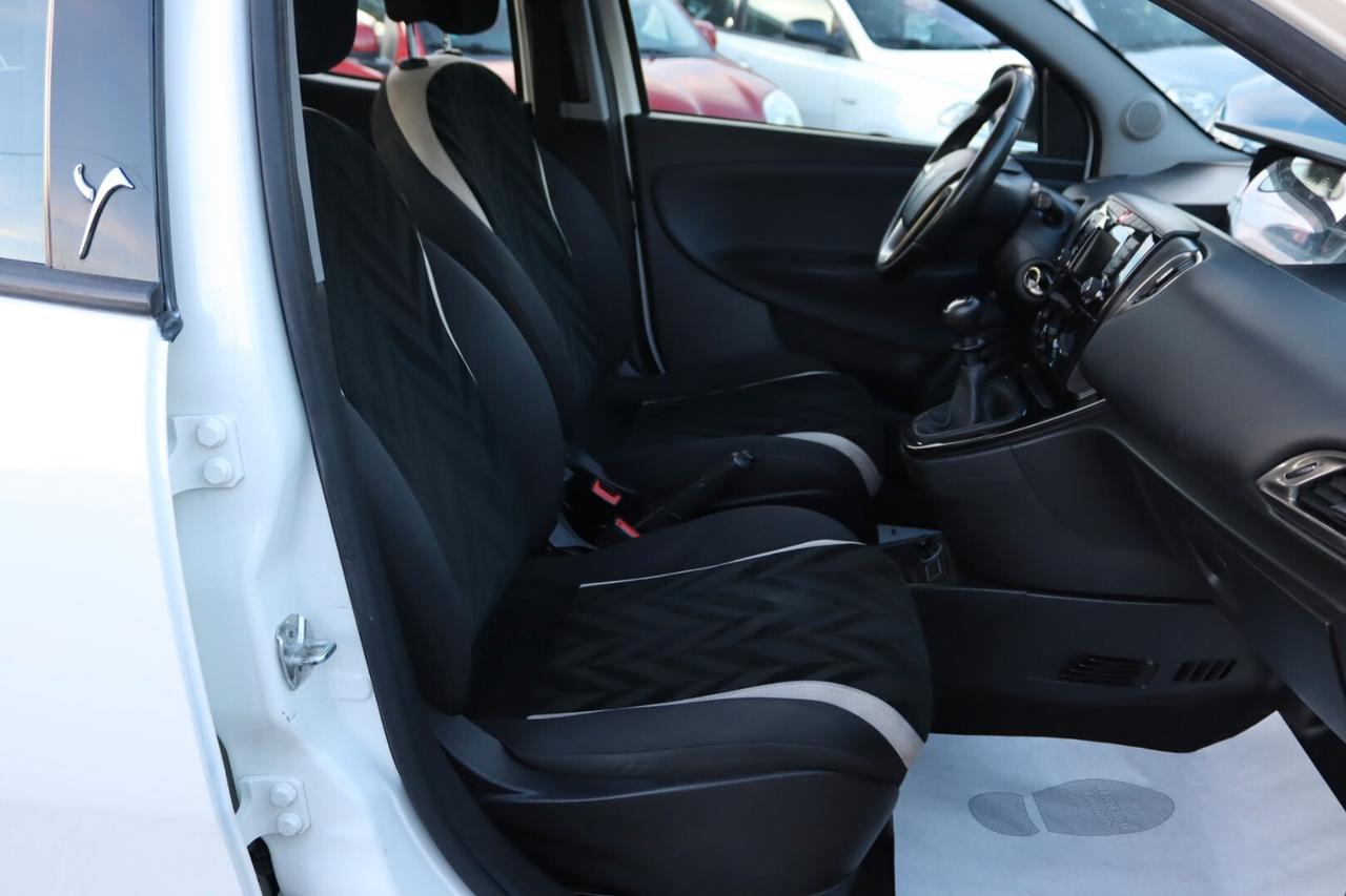 Lancia Ypsilon 1.2 69 CV 5 porte Platinum