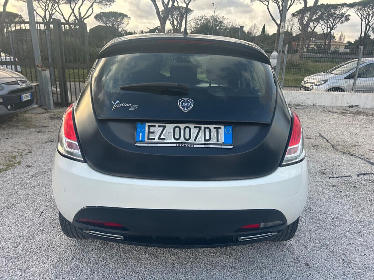 Lancia Ypsilon 1.2 69 CV 5 porte S Momodesign