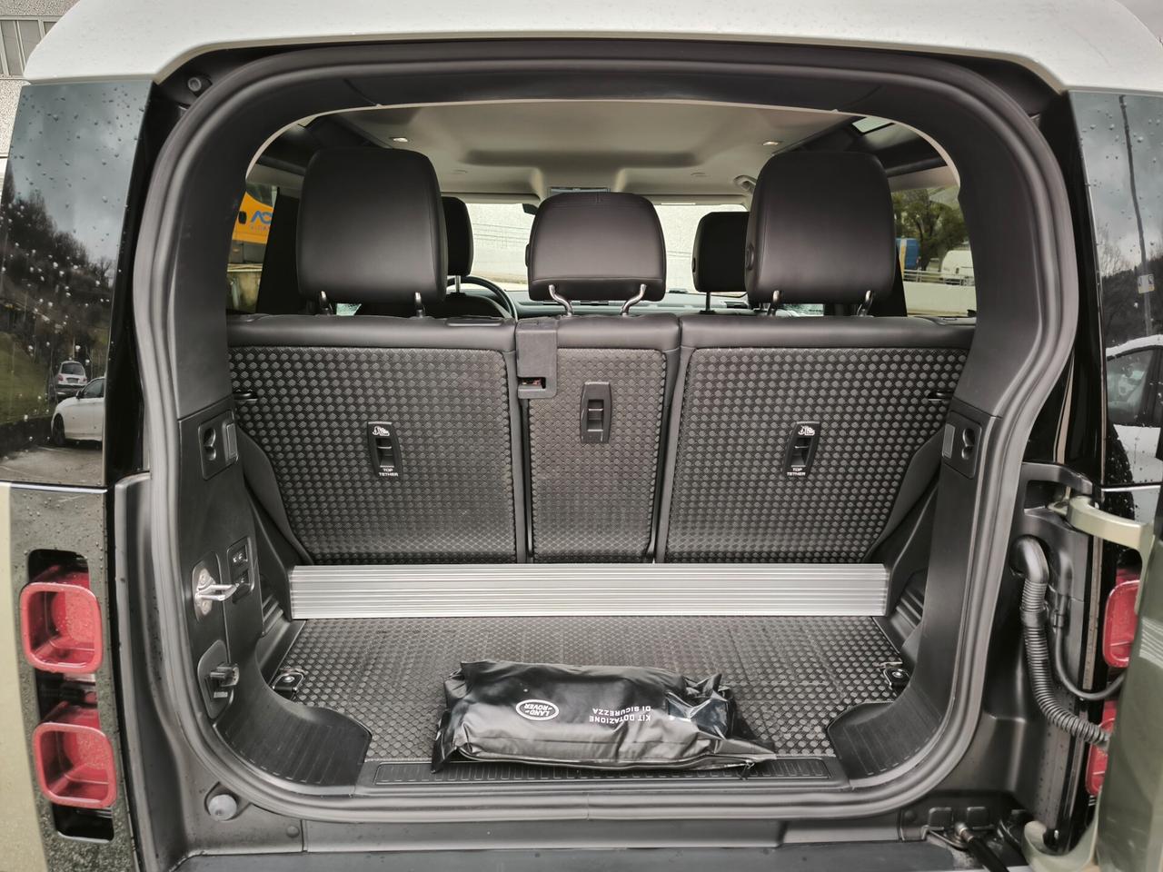 Land Rover Defender 90 3.0D I6 200 CV AWD Auto SE