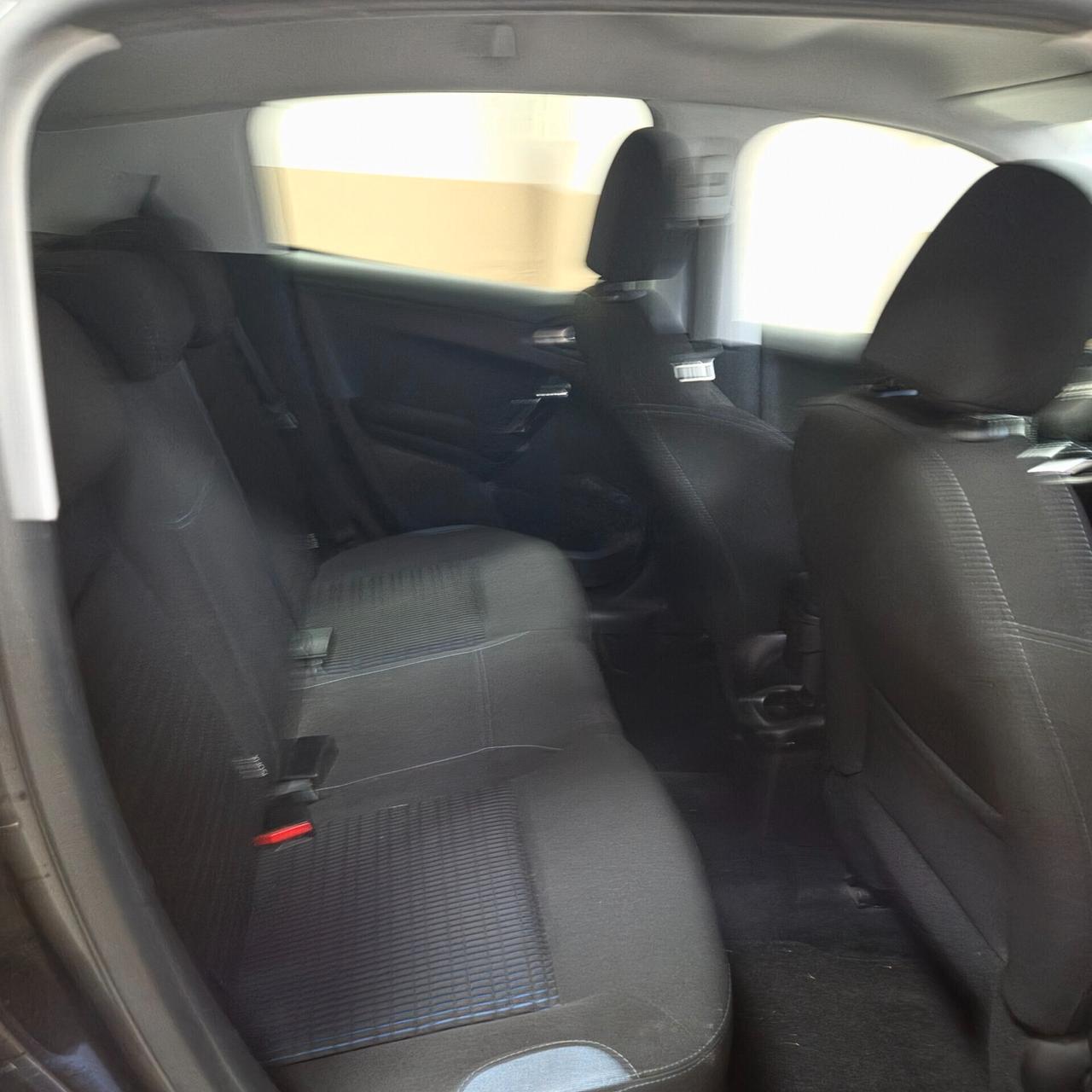 Peugeot 208 1.4 HDi 68 CV 5 porte Allure
