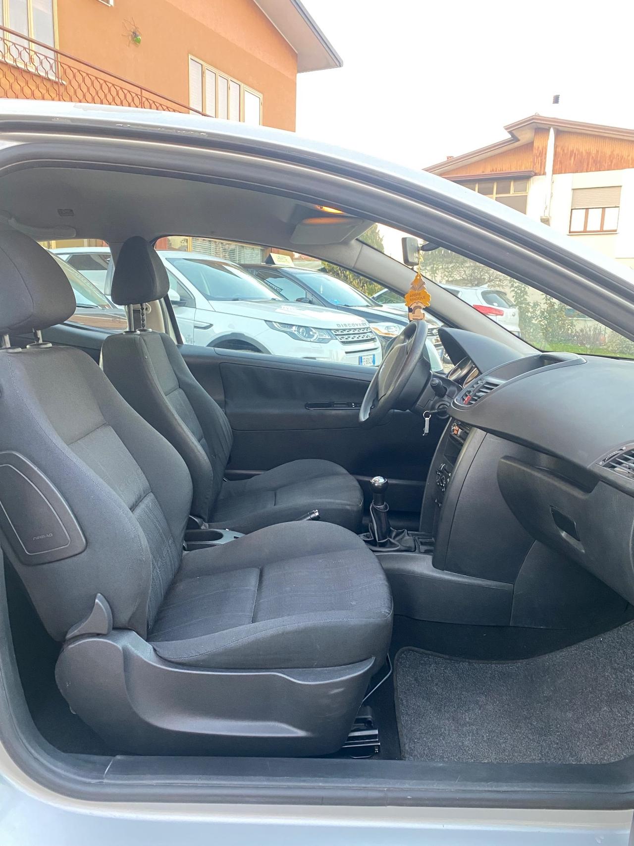 Peugeot 207 1.4 8V 75CV 3p. ONE Line