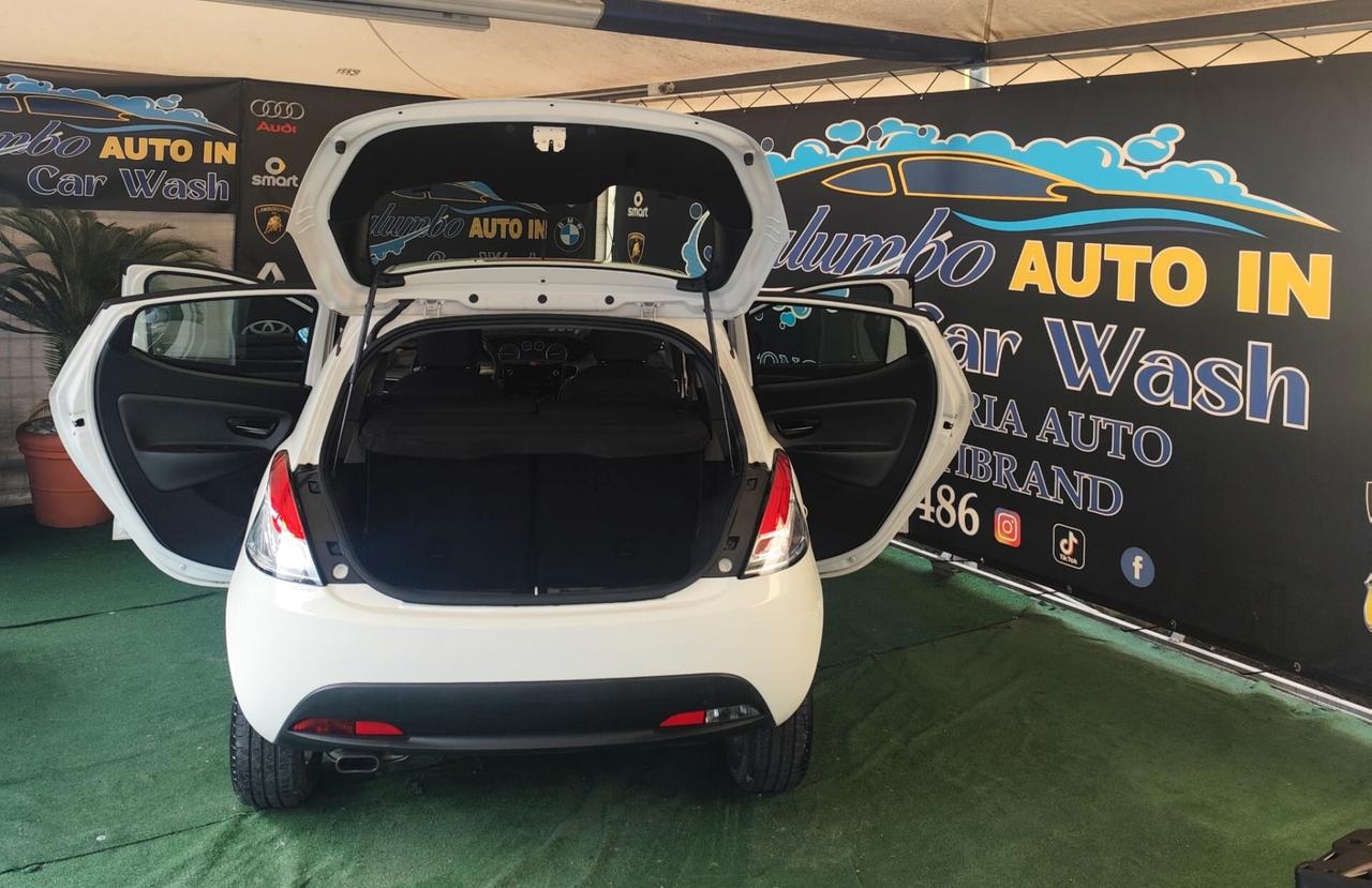 Lancia Ypsilon 1.2 69 CV 5 porte S&S Platinum