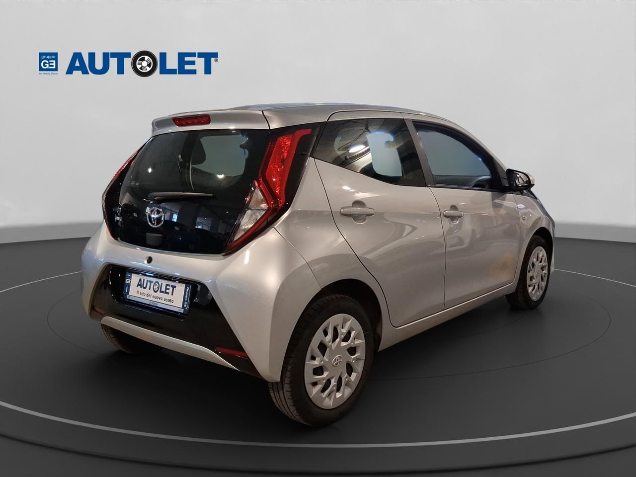 Toyota Aygo Connect 1.0 VVT-i 72 CV 5 porte x-play