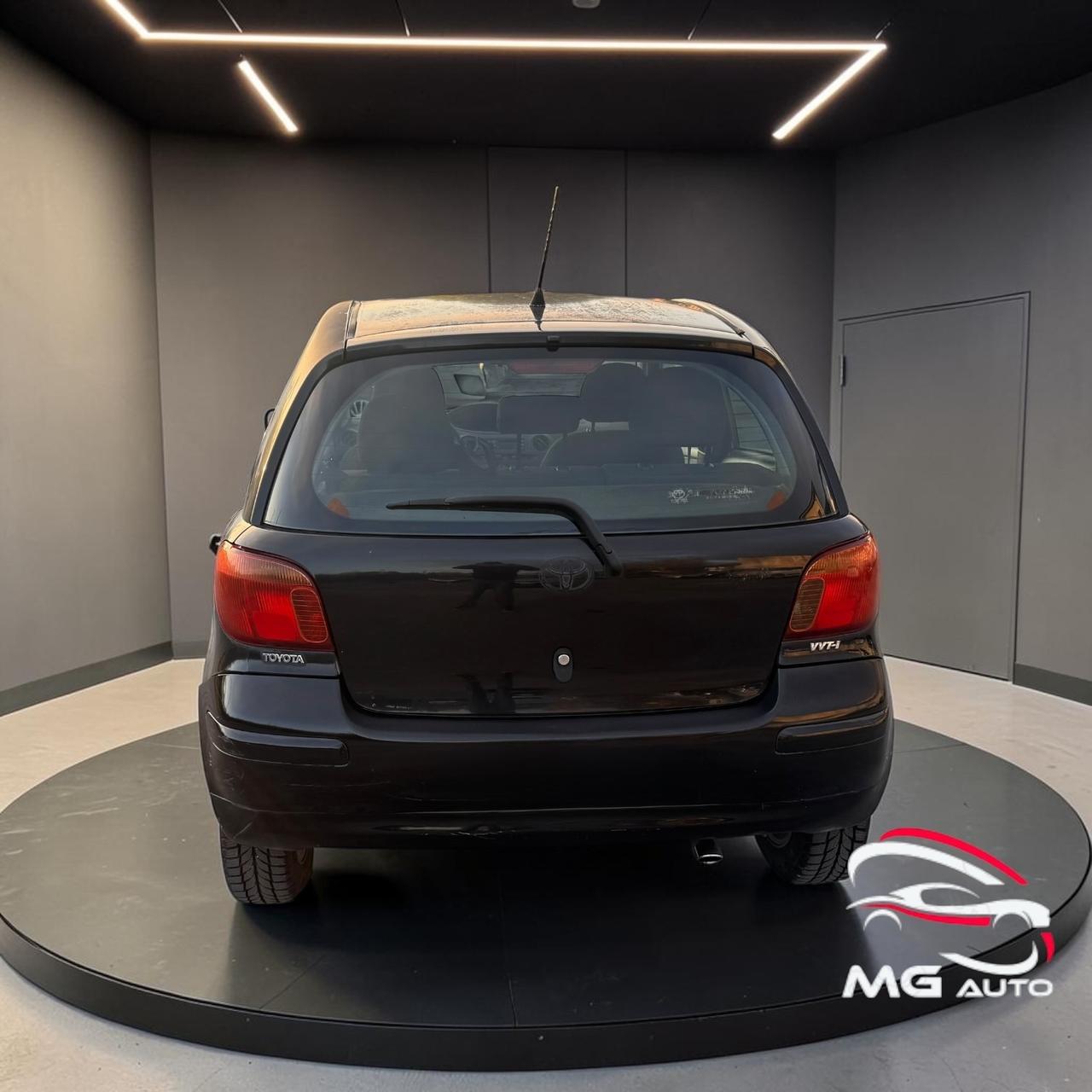 Toyota Yaris 1.0i 16V cat 5 porte Sol