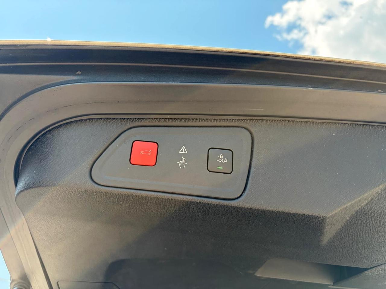Peugeot 3008 II 2019 1.5 bluehdi GT Line EAT8 TETTO APRIBILE
