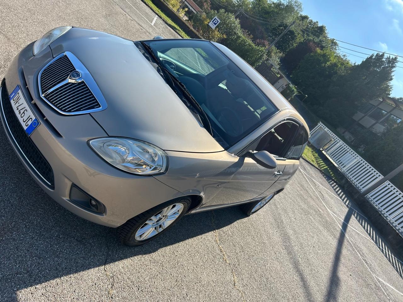 Lancia Ypsilon 1.4 16V Sport MomoDesign