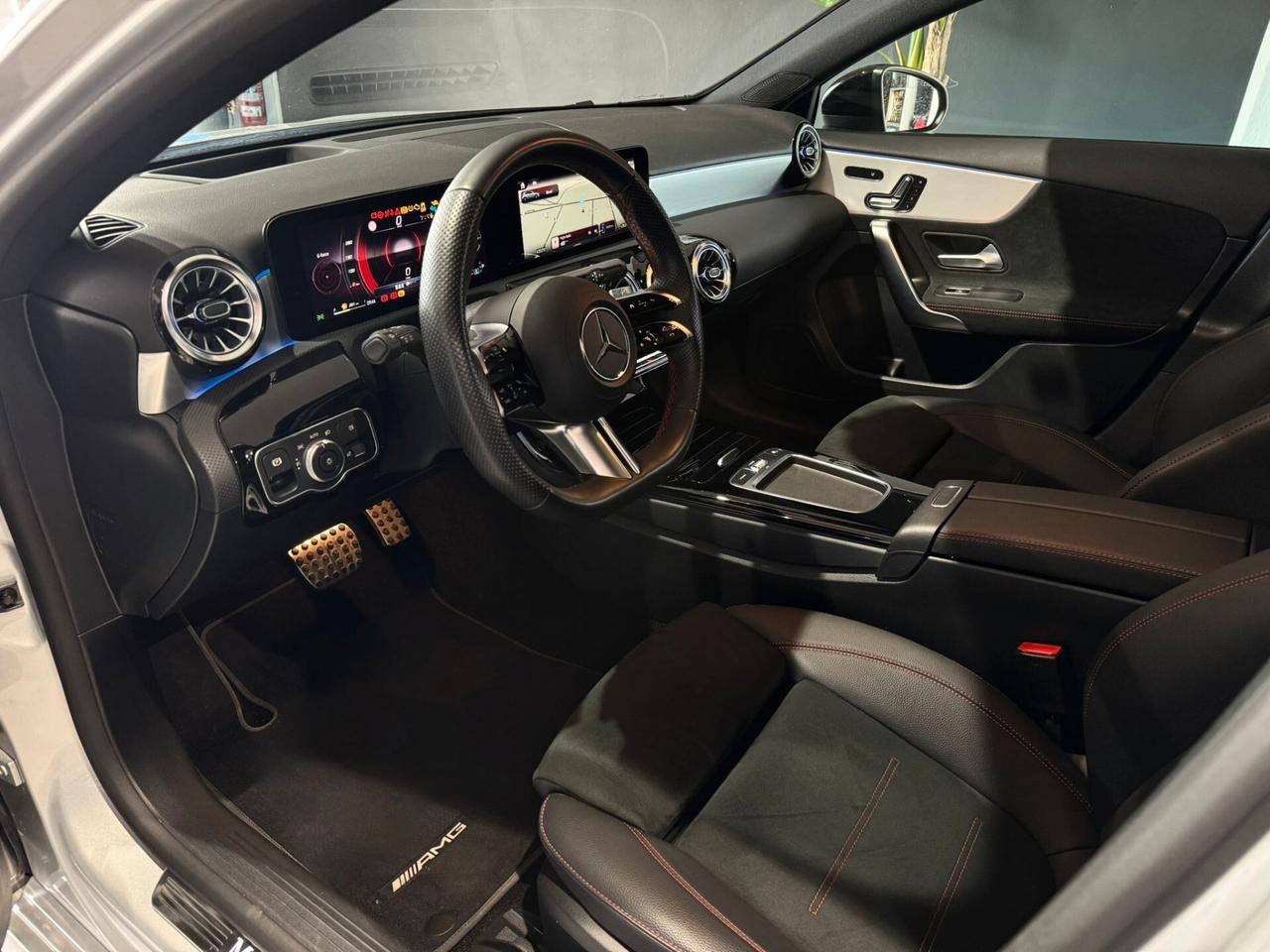 Mercedes-benz A 180d Automatic Premium AMG Night Edition Plus