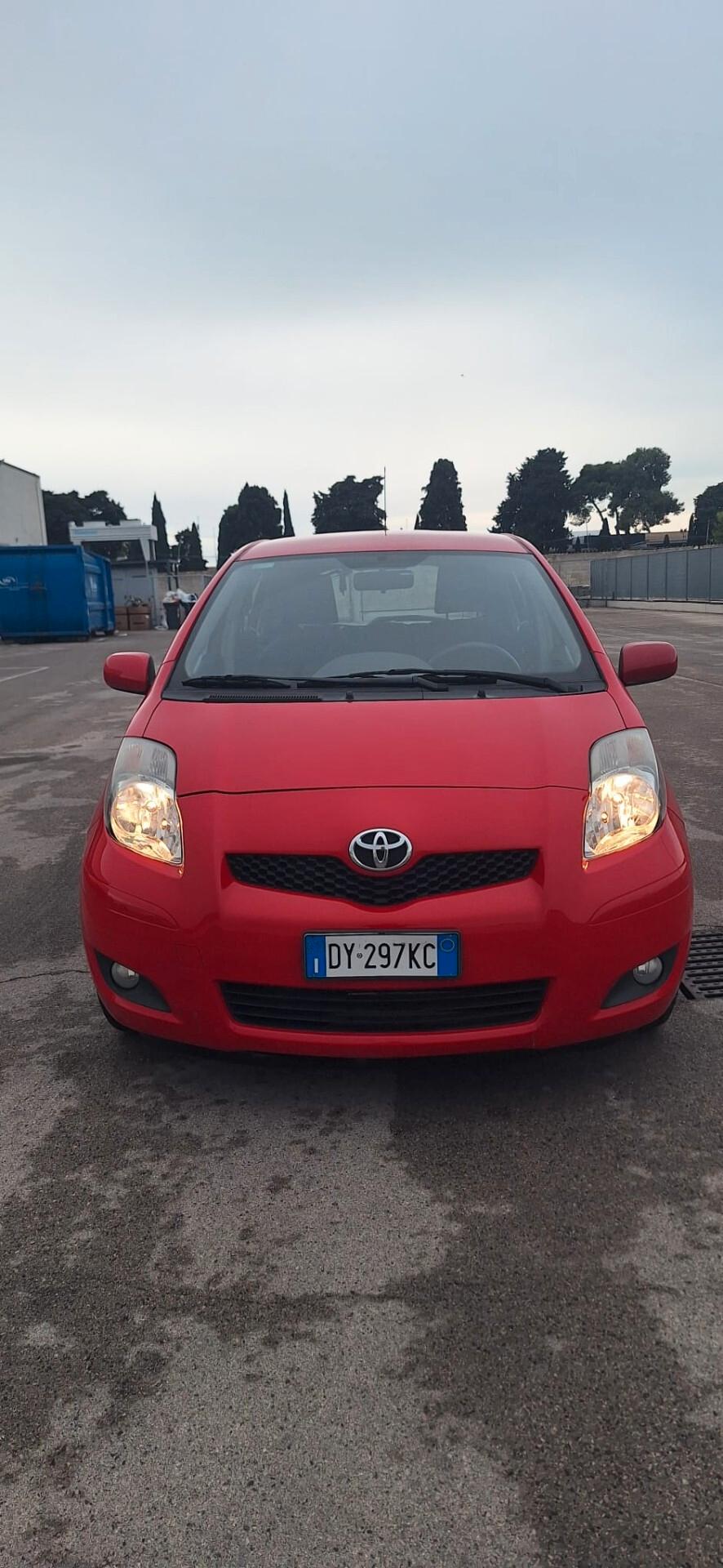 Toyota Yaris 1.3 5P. Sol NEOPATENTATI