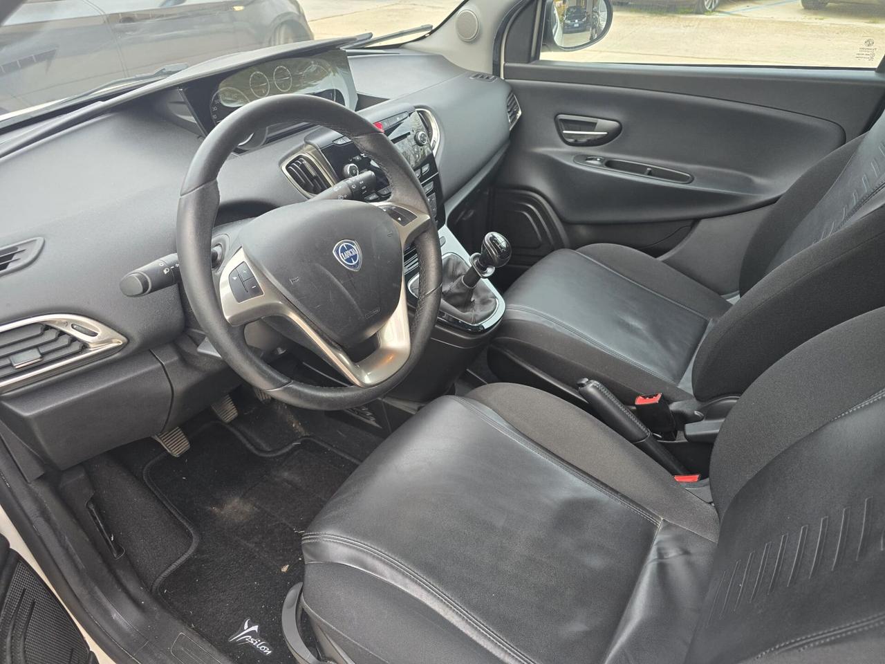 Lancia Ypsilon 1.2 69 CV 5 porte Platinum