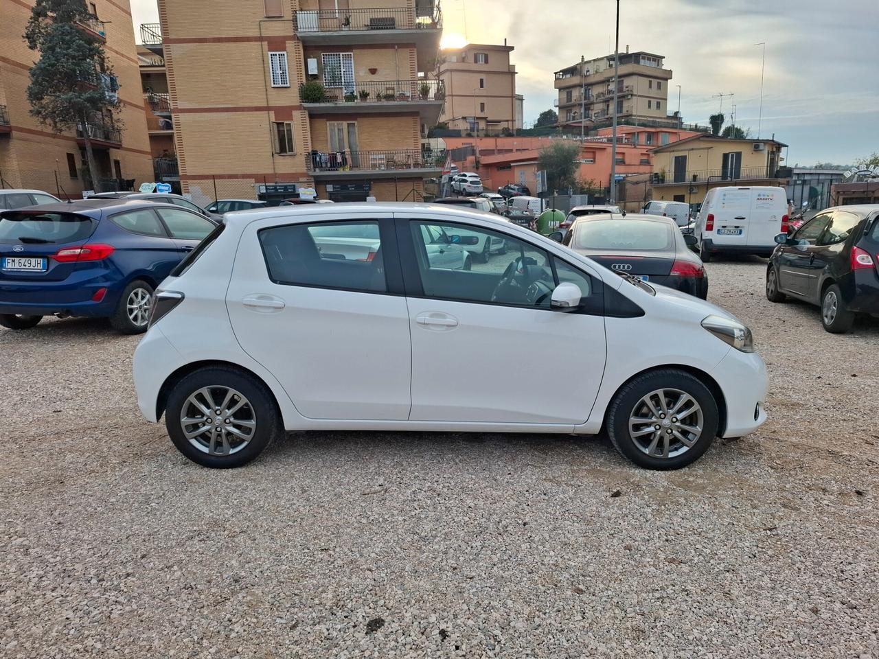 Toyota Yaris 1.0 5 porte Lounge