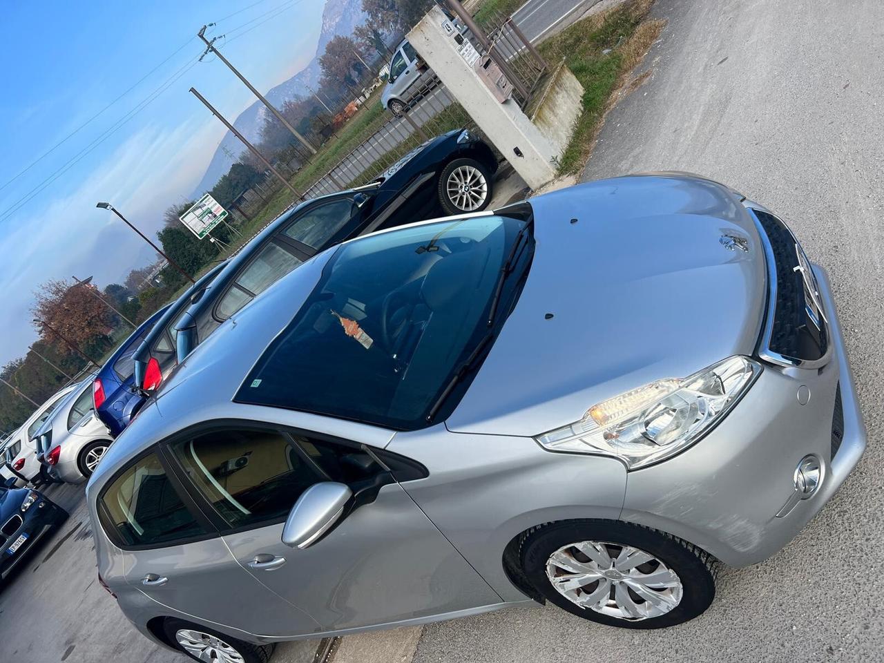 Peugeot 208 PureTech 82 5 porte Allure gpl garantita 12 mesi