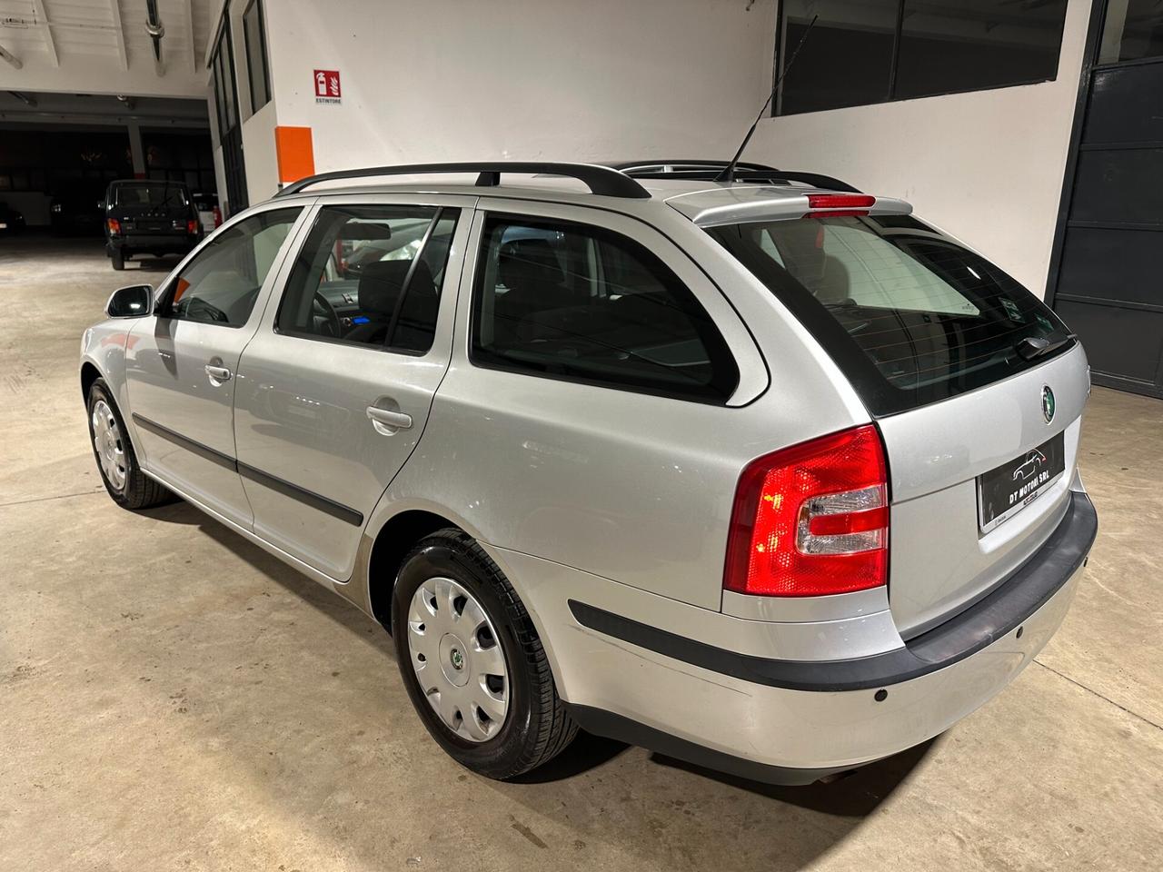 Skoda Octavia 1.6 16V FSI Ambiente - UNICO PROPRIETARIO A/C