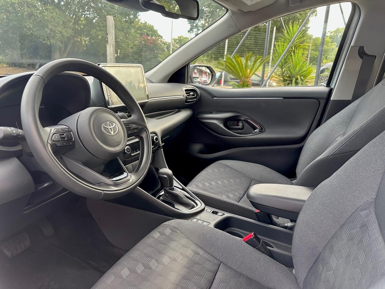 Toyota Yaris 1.5 Hybrid 5 porte Trend 2500 km! Full optional Nessun obbligo finanziario Permute