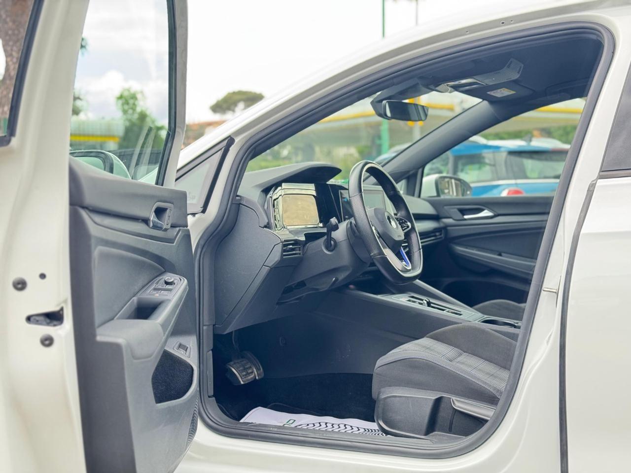 VOLKSWAGEN Golf GTE 245cv Finanziabile