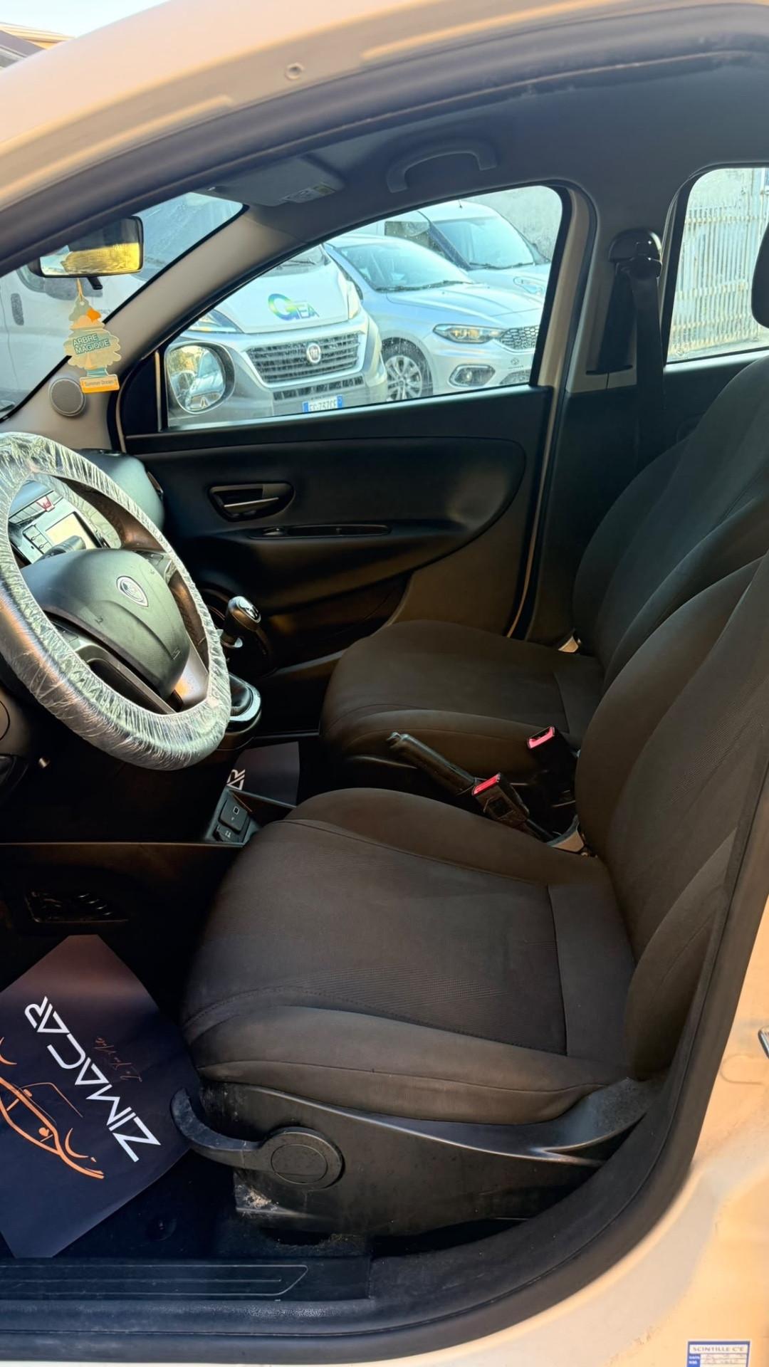 Lancia Ypsilon 1.2 69 CV 5 porte S&S Platinum