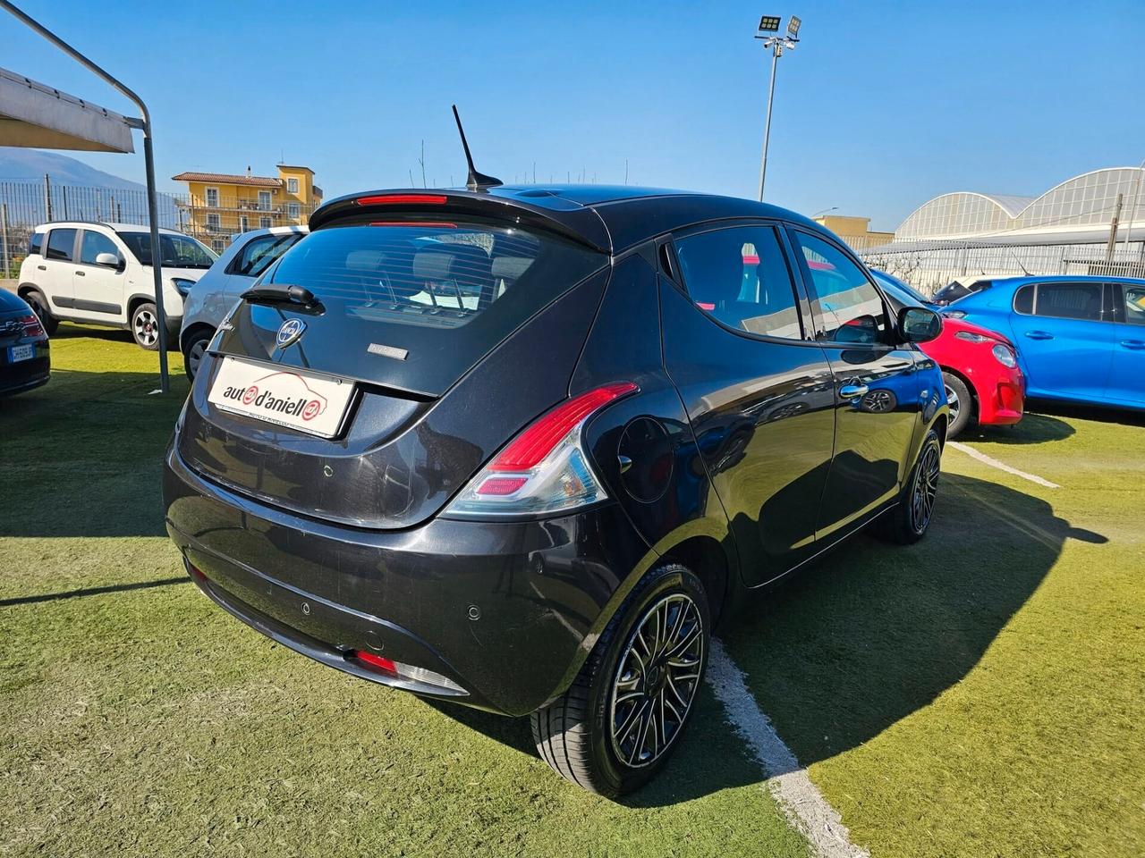 Lancia Ypsilon 1.0 FireFly 5 porte S&S Hybryd Gold