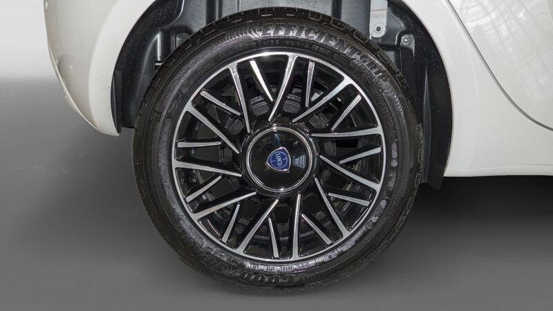 Lancia Ypsilon 1.0 Hybrid 70cv platino-PROMO
