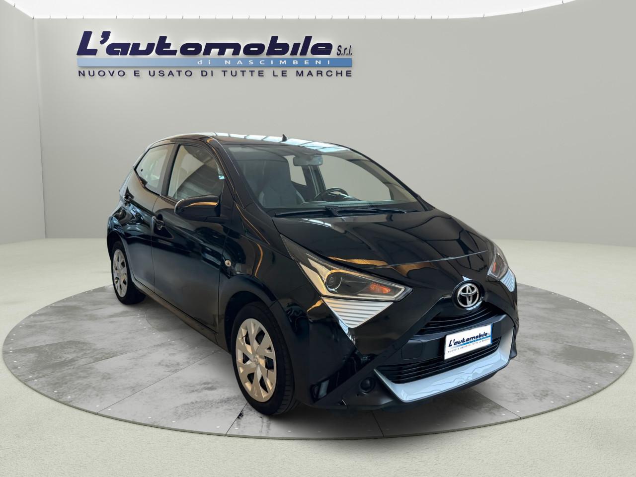Toyota Aygo 5 Porte 1.0 x-business m-mt 72cv AUTOMATICA