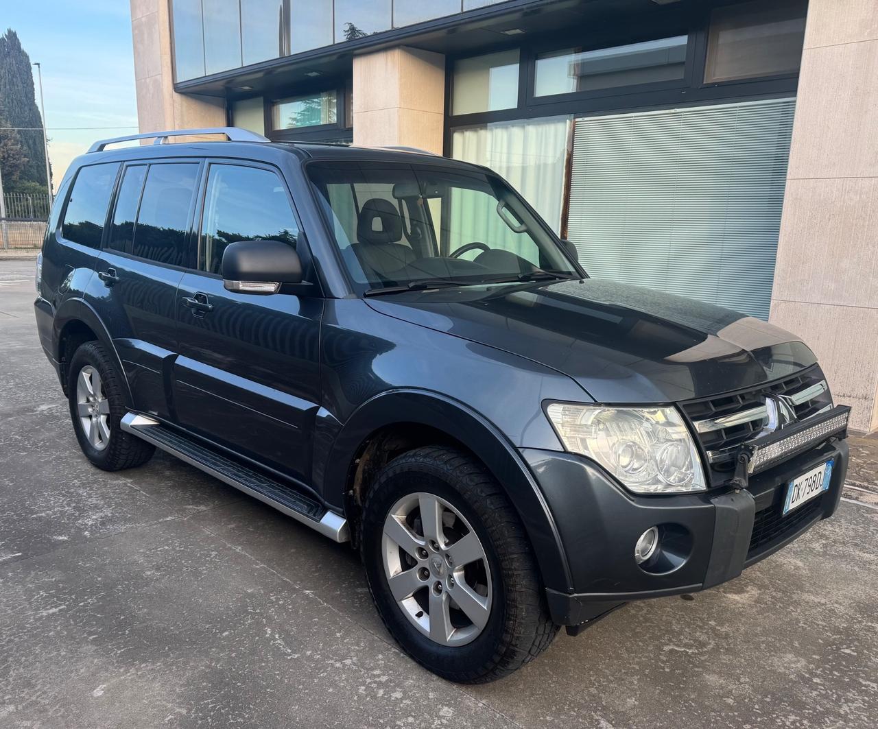 Mitsubishi Pajero 3.2 DI-D Autocarro Manuale Gancio traino