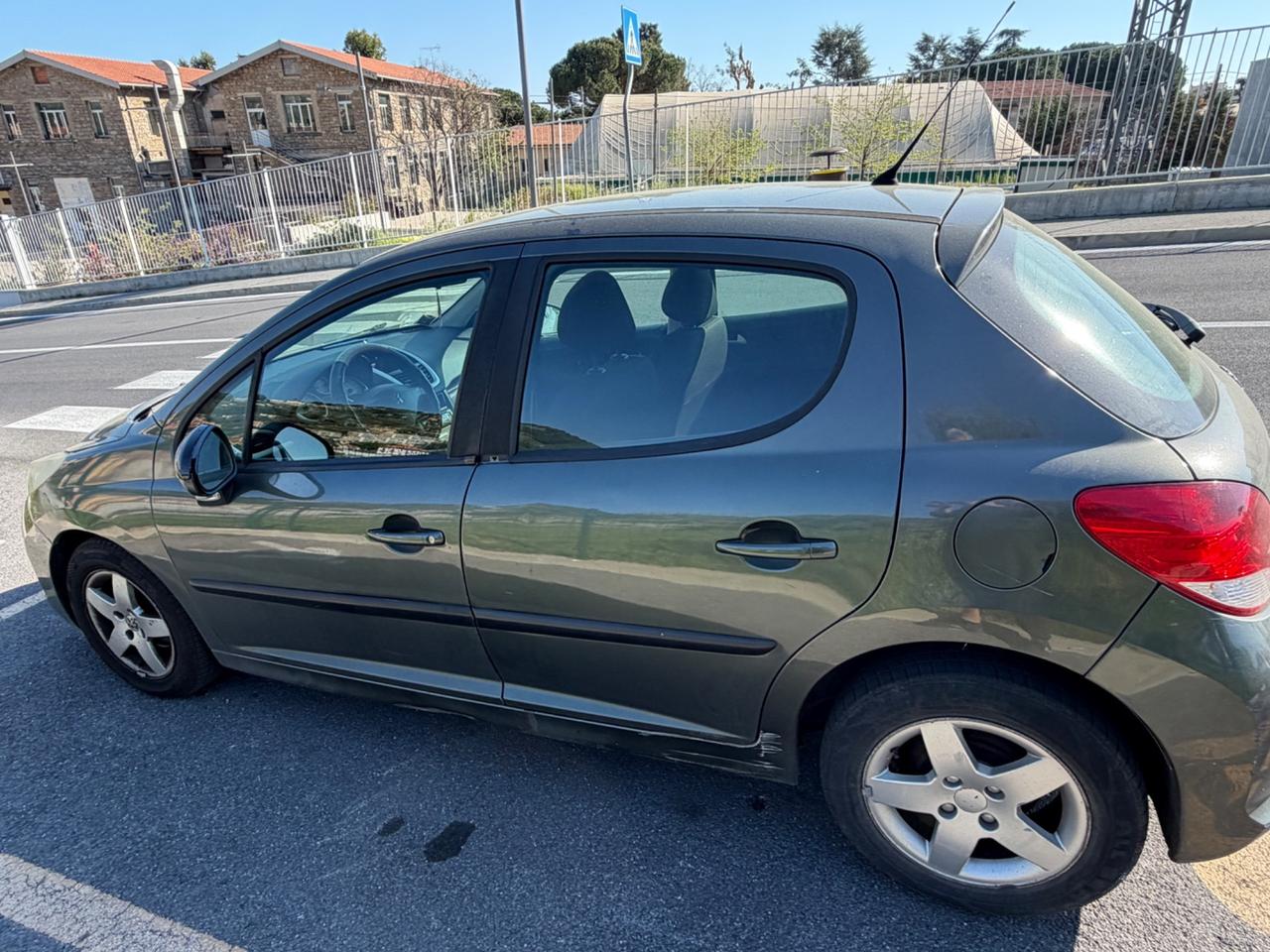 Peugeot 207 1.4 HDi 70CV 5p. Active