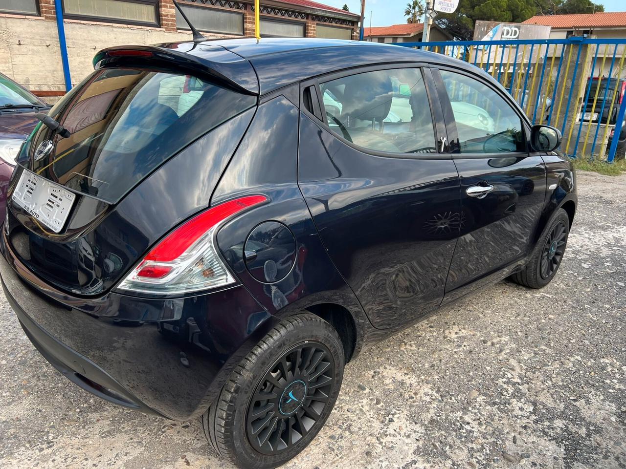 Lancia Ypsilon 1.2 69 CV 5 porte S&S Gold