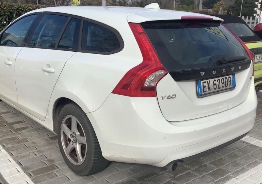 Volvo V60 solo 120 mila km Momentum fullll