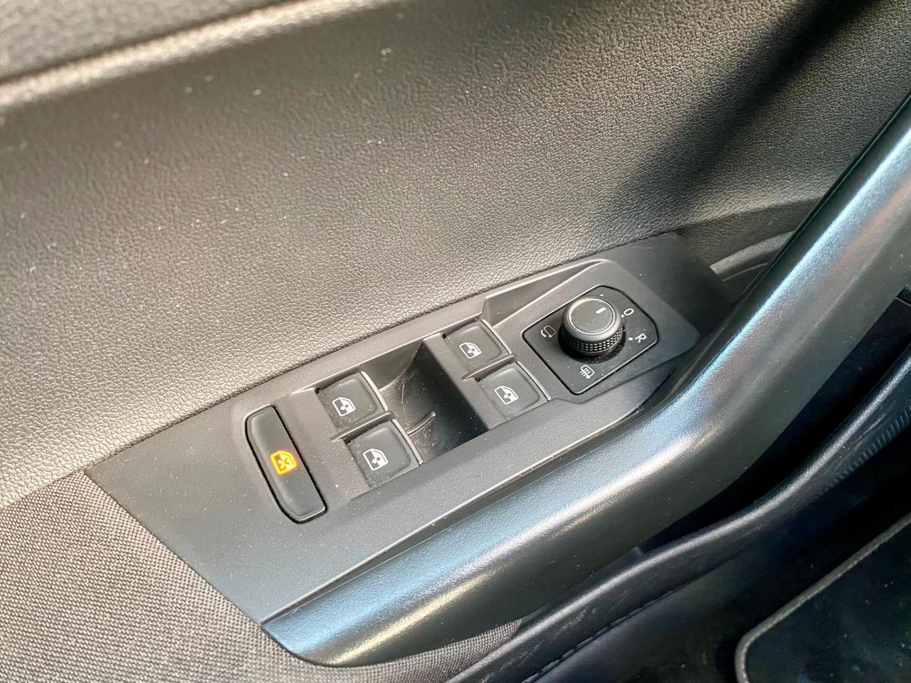 Volkswagen Taigo 1.0 tsi R-Line 110cv dsg UNICO PROPRIETARIO