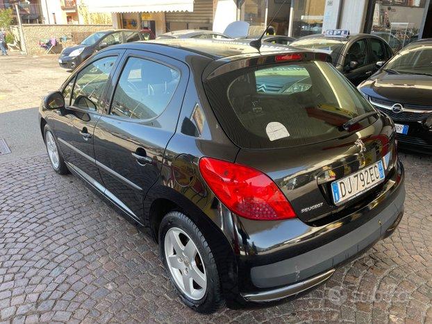 Peugeot 207 1.4 8V 75CV 5p. ONE Line