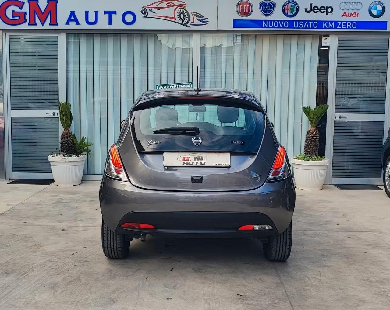 Ypsilon Gold retrocamera ricarica wireless 2023