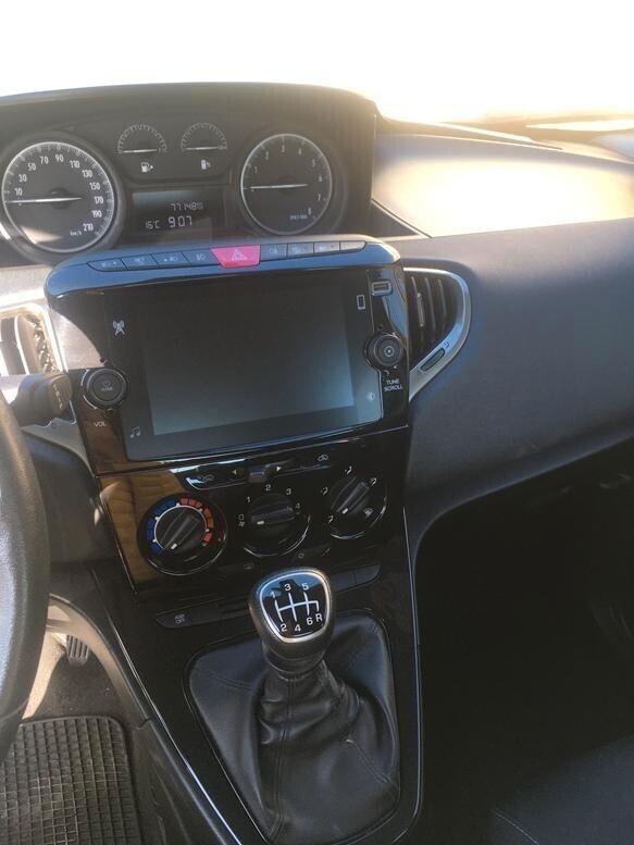 Lancia Ypsilon 1.0 FireFly 5 porte S&S Hybrid Gold