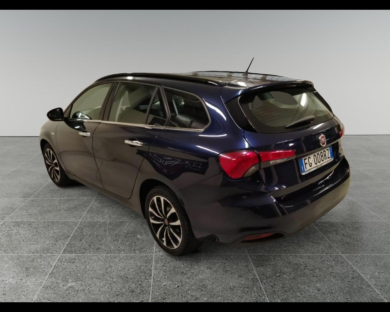 FIAT Tipo (2015-->) - Tipo 1.6 Mjt S&S SW Lounge
