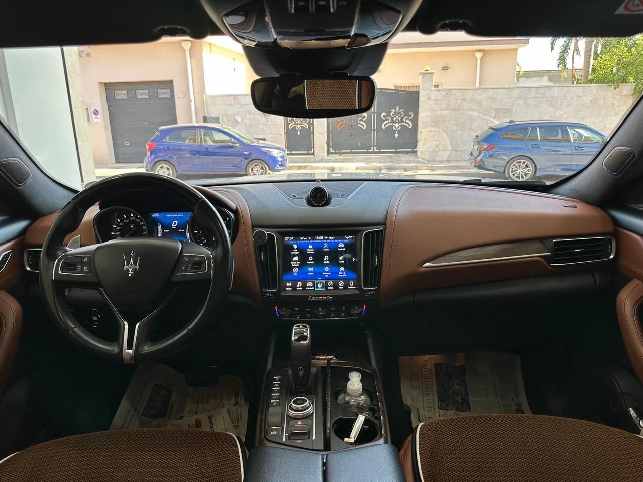 Maserati Levante 3.0 V6 Granlusso 250cv Q4 *tetto*