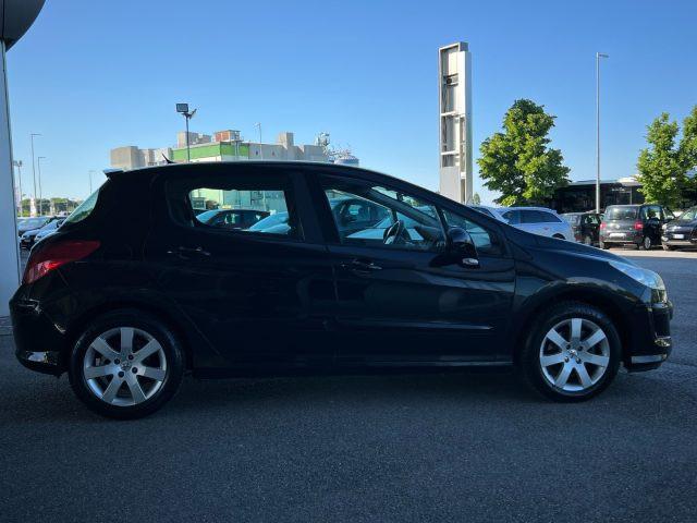PEUGEOT 308 1.6 HDi 90CV 5P. Neopatentati