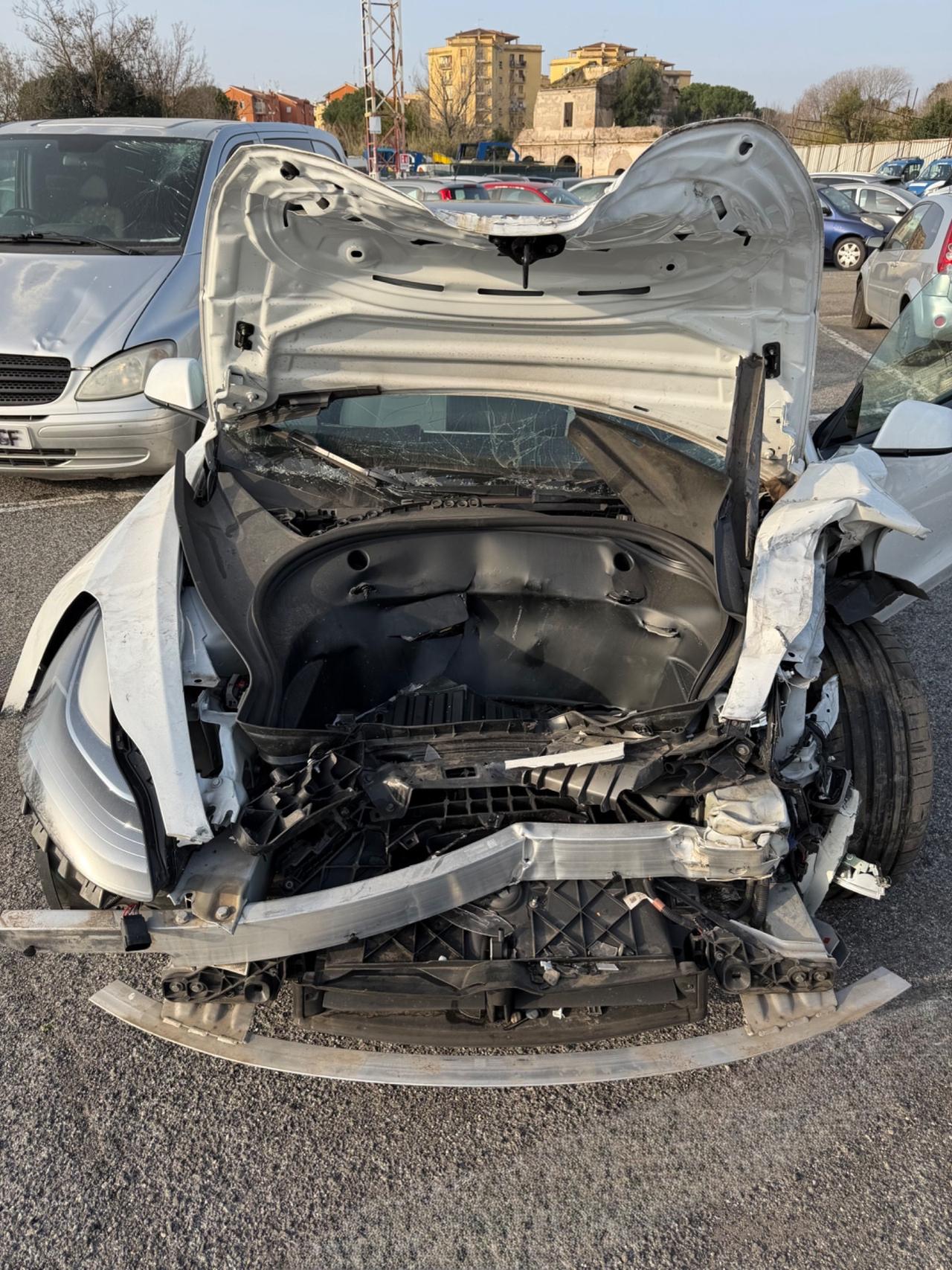 Tesla Model 3 Long Range AWD Performance