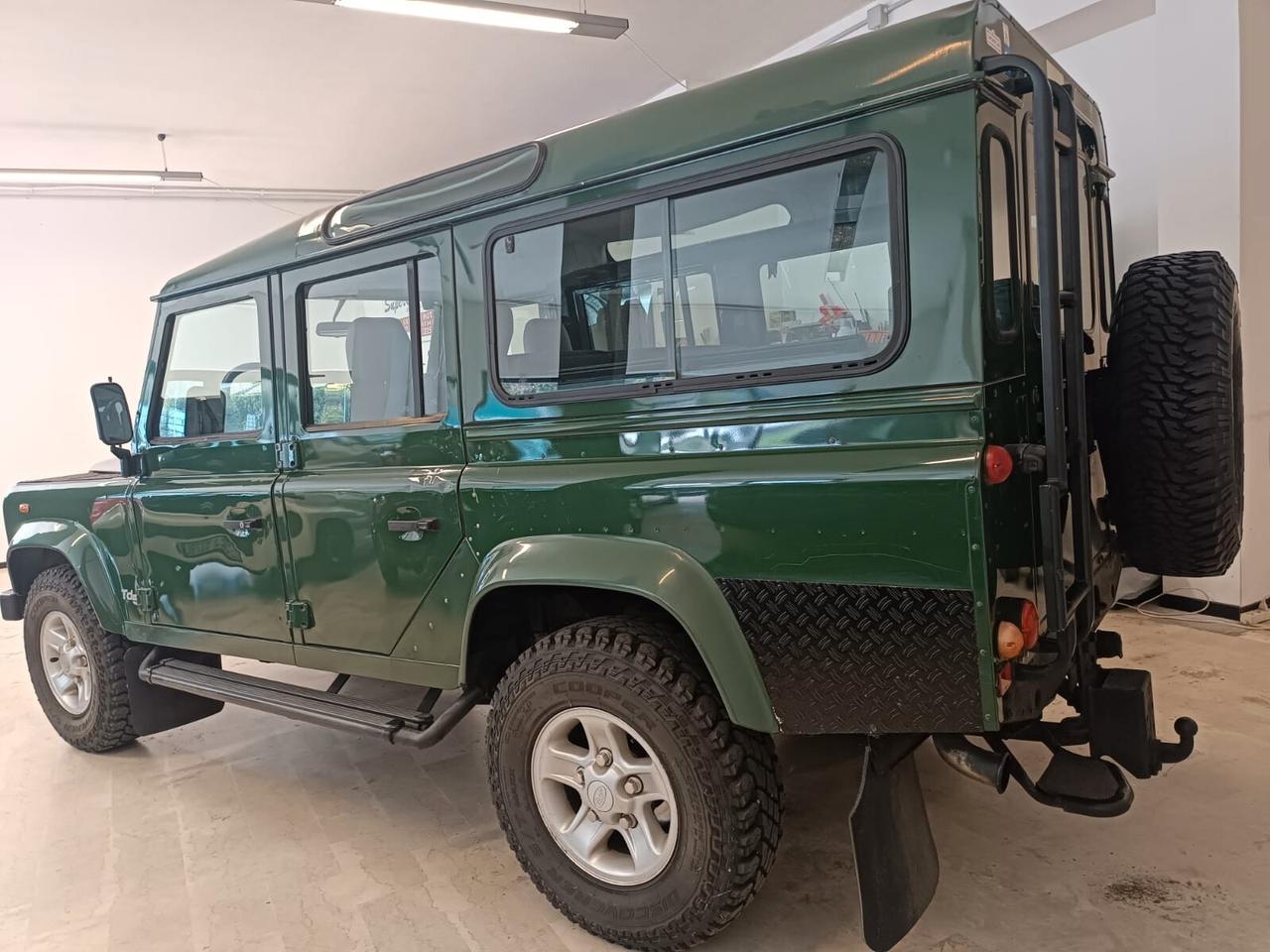 Land Rover Defender 110 2.5 Td5 9 POSTI