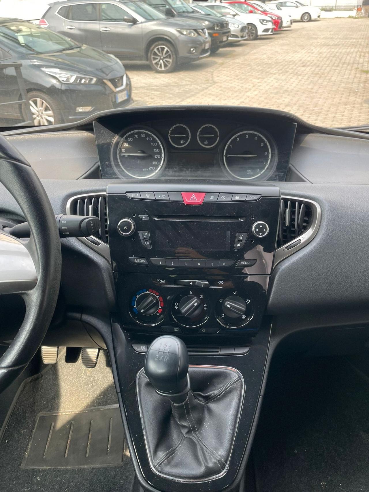 Lancia Ypsilon