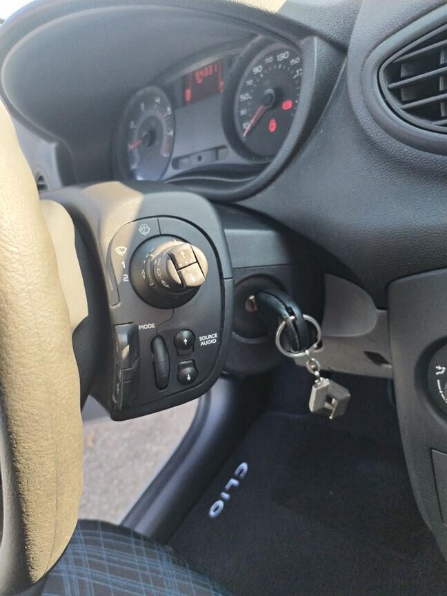 Renault Clio 1.2 16V 5 porte Confort 54000KM DEL 2006 UNIPRO DEL 1941 MANUTENZIONI PRE CONSEGNA