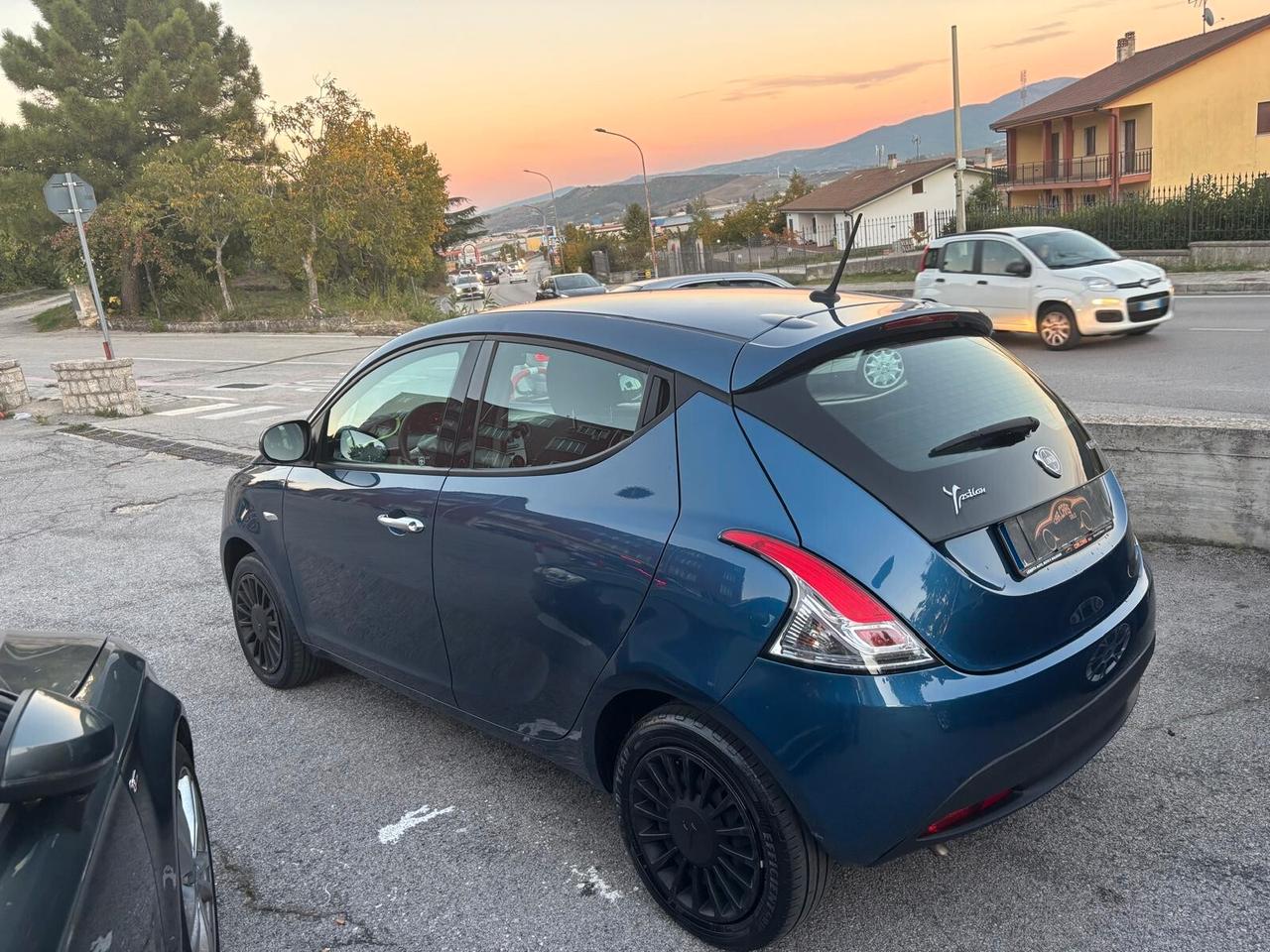 Lancia Ypsilon 1.0 FireFly 5 porte S&S Hybrid UnYca