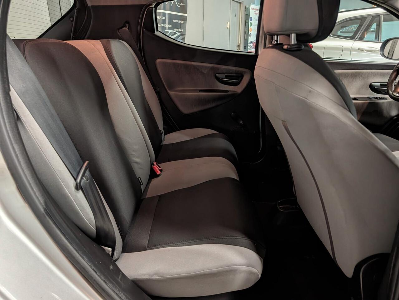 Lancia Ypsilon 0.9 TwinAir 85 CV 5 porte Metano Ecochic Silver