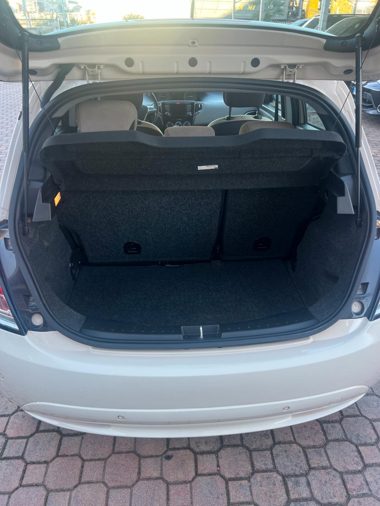 Lancia Ypsilon 1.2 69 CV 5 porte Gold