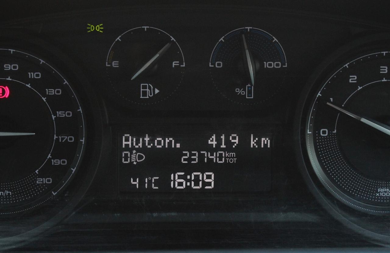 Lancia Ypsilon 1.0 FireFly 5 porte S&S Hybrid Platino-OK NEOPATENTATI