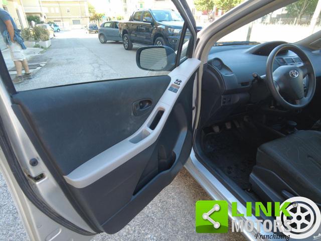TOYOTA Yaris 1.0 5 porte