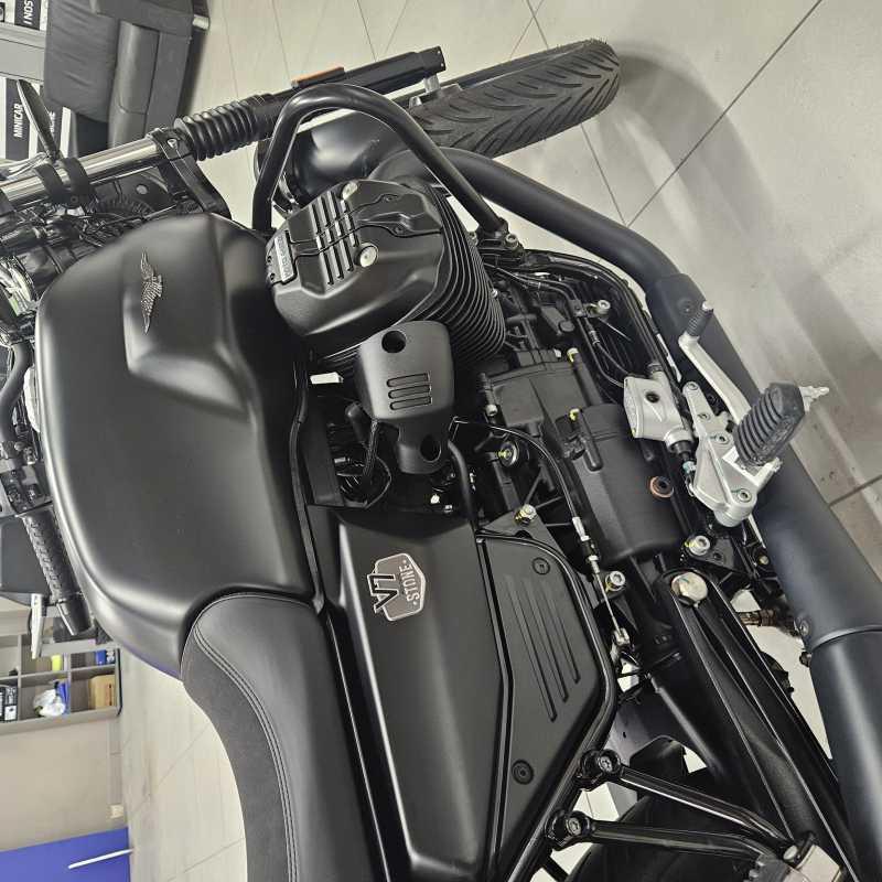 Moto Guzzi V7 Stone - 2026