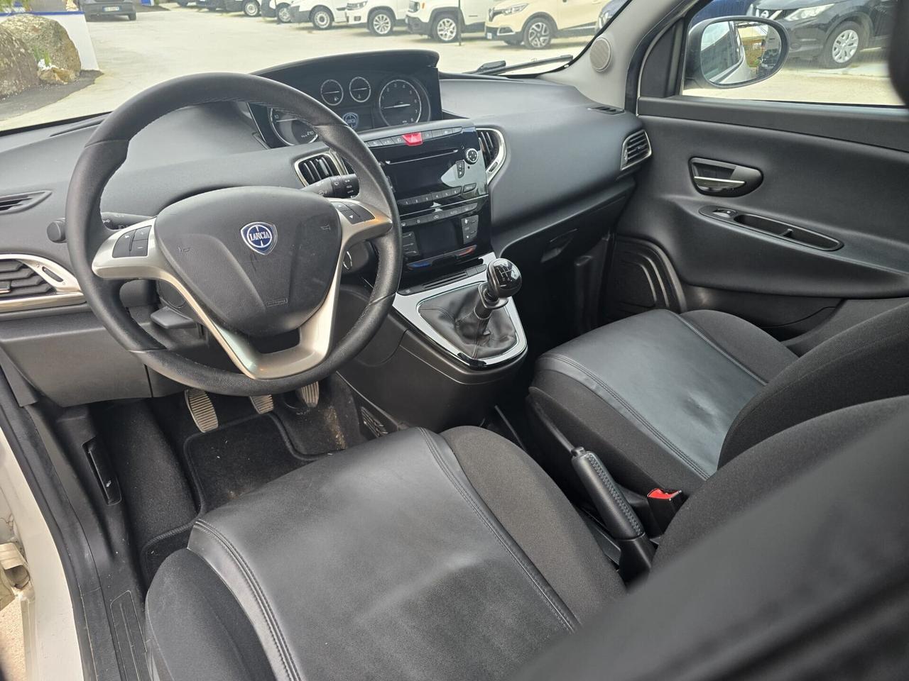 Lancia Ypsilon 1.2 69 CV 5 porte Platinum
